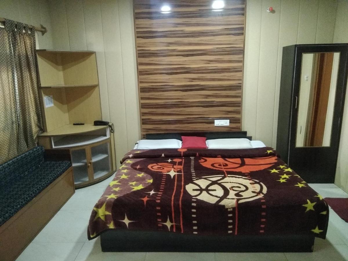 Hotel Neelam Raj Nainital Esterno foto